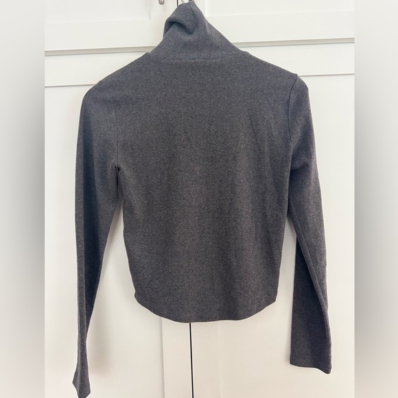 Aritzia Sunday Best Charcoal Turtleneck long sleeve top women’s size Small - Picture 8 of 8